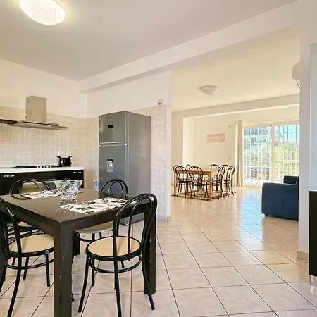 Livingapple Apartment *