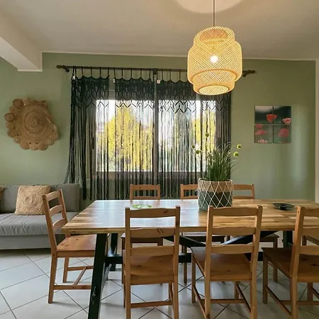 Livingapple Apartment